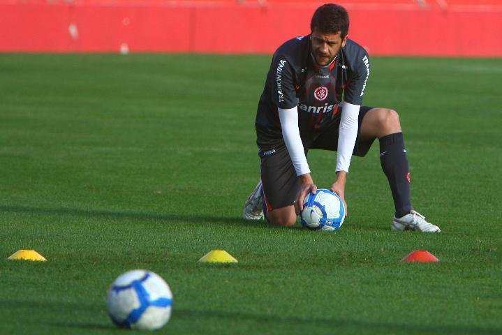 Sorondo ser&aacute; titular contra o Palmeiras na vaga de &Iacute;ndio, suspenso