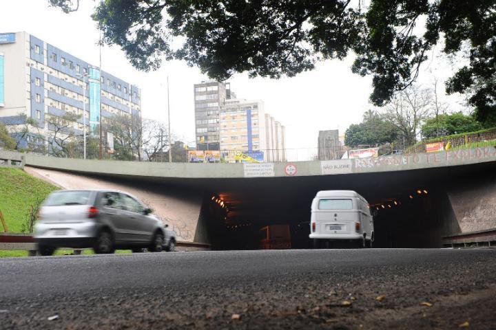 Tr&acirc;nsito normaliza nas &aacute;reas onde ocorreu mudan&ccedil;a por causa de obra no t&uacute;nel 