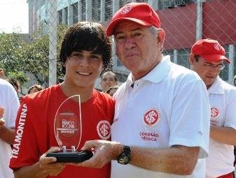 Andrigo diz que est&aacute; pr&oacute;ximo de continuar no Inter