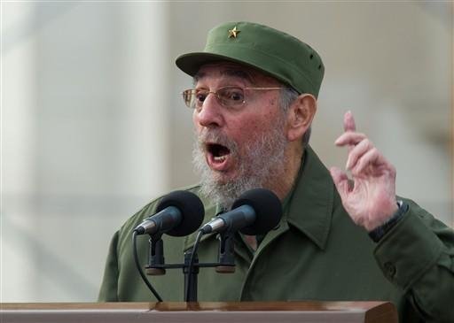 Fidel Castro volta &agrave;s tribunas para atacar EUA