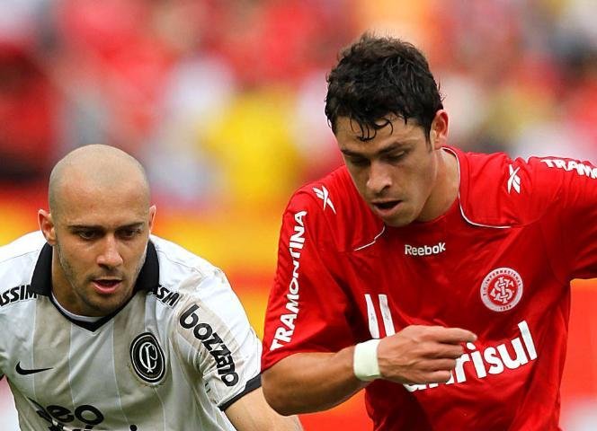 Para Giuliano, jogadores que entram no time do Inter querem mostrar servi&ccedil;o a Celso Roth