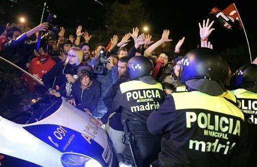 Manifestantes protestam contra a dura reforma trabalhista do governo na Espanha