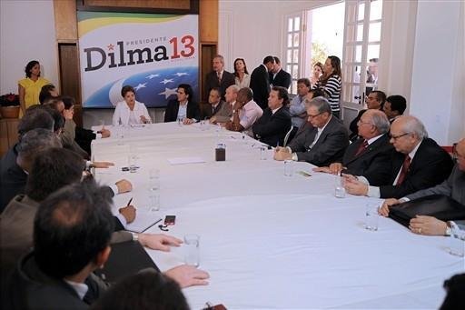 Dilma se re&uacute;ne com religiosos para desmentir boatos