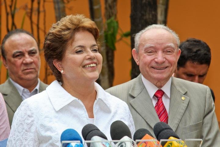 	 Dilma evita comentar resultados de nova pesquisa