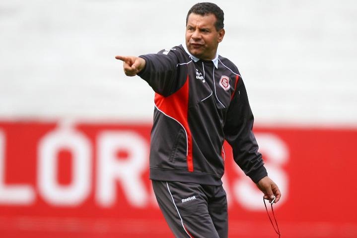 Roth reclama da maratona de jogos no Brasileir&atilde;o