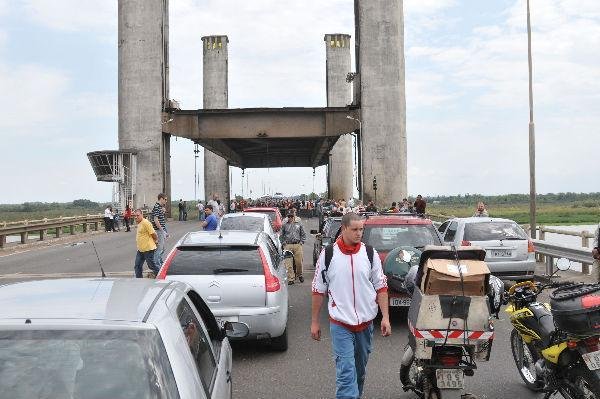 Problema na ponte foi ocasionado por choque de navio contra estrutura em 2008
