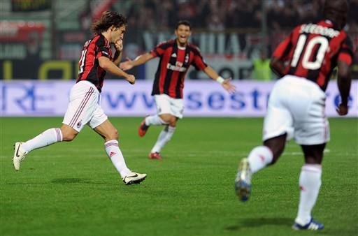Pirlo marcou um gola&ccedil;o de fora da &aacute;rea
