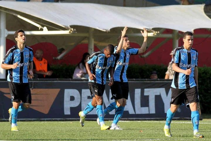 N&atilde;o formamos atletas para sanear a situa&ccedil;&atilde;o financeira do Gr&ecirc;mio, diz diretor das categorias de base
