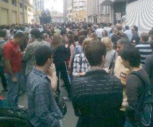 Banc&aacute;rios protestam em frente &agrave; ag&ecirc;ncia no Centro da Capital