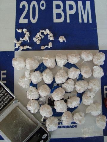 Homem &eacute; preso com mais de 700 pedras de crack em Porto Alegre 