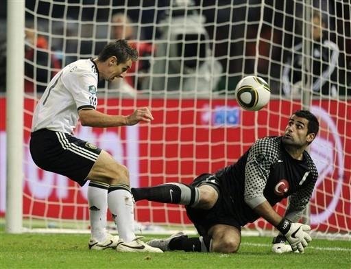 Alemanha e Espanha t&ecirc;m bom desempenho na Eurocopa