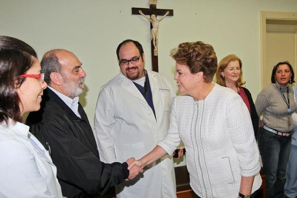 Por Dilma Rousseff, Bulg&aacute;ria acompanha elei&ccedil;&otilde;es brasileiras com aten&ccedil;&atilde;o. Candidata visitou a Maternidade Amparo Maternal, em S&atilde;o Paulo, neste s&aacute;bado