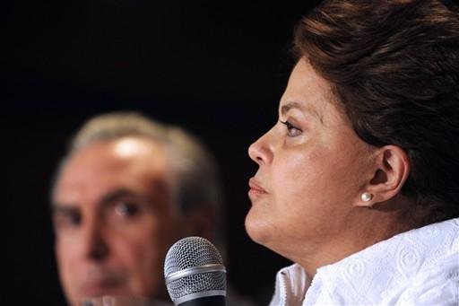 Dilma evita comentar pesquisa