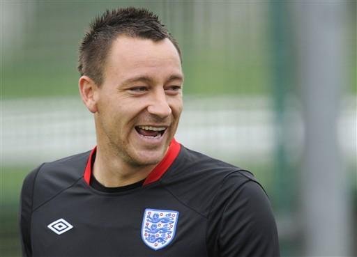 Com dores, Terry desfalca Inglaterra contra Montenegro