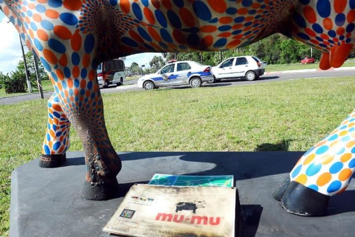 Tentativa de inc&ecirc;ndio n&atilde;o &eacute; &uacute;nico atentado contra vacas da CowParade