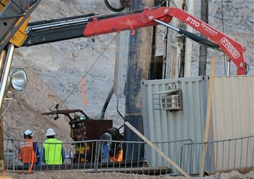 Revestimento do t&uacute;nel para resgatar mineiros no Chile deve ser conclu&iacute;do nesta segunda