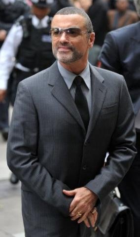 George Michael &eacute; libertado ap&oacute;s quatro semanas na pris&atilde;o