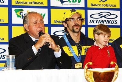 De volta ao Brasil, jogadores da sele&ccedil;&atilde;o concederam entrevista