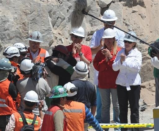 Resgatado 16&ordm; trabalhador de mina no Chile 