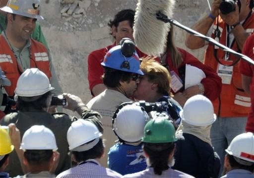Chega &agrave; superf&iacute;cie 21&ordm; mineiro resgatado