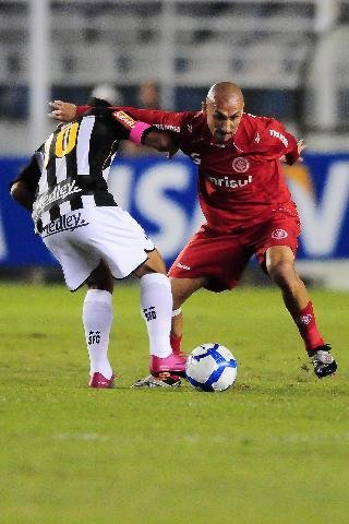  Inter melhora no segundo tempo, mas esbarra em Rafael