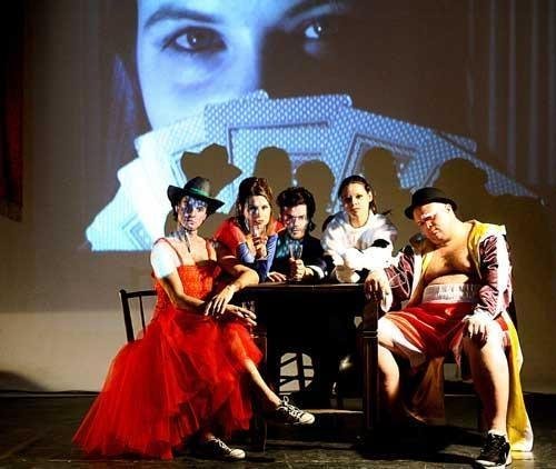 Cia. R&uacute;stica faz pe&ccedil;a em um tributo &agrave; imperfei&ccedil;&atilde;o 