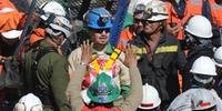 Após resgate, mineiros recebem ajuda financeira para recomeçar