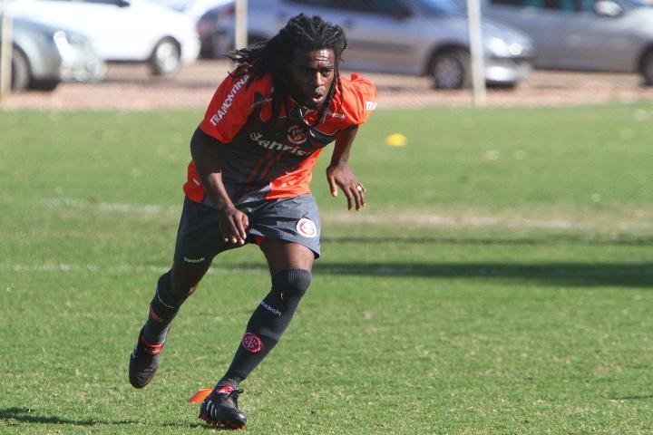 Foi bom tomarmos esse susto, diz Tinga sobre goleada