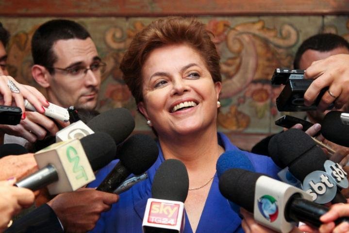 Dilma condena suposta liga&ccedil;&atilde;o de gr&aacute;fica respons&aacute;vel por panfletos com Serra