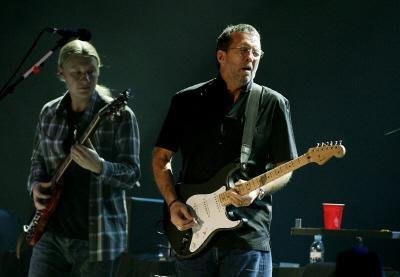 Eric Clapton lan&ccedil;a CD de in&eacute;ditas com toques de jazz