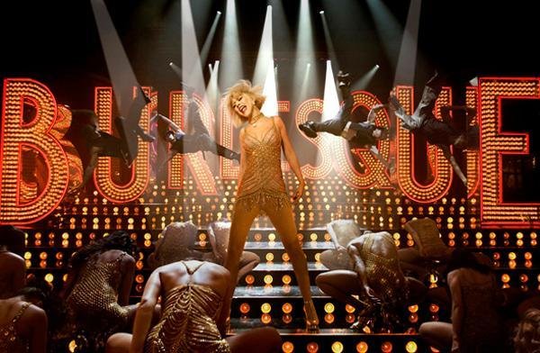 Christina Aguilera canta em cena de Burlesque