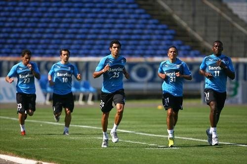 Gr&ecirc;mio fecha o dia com treino f&iacute;sico