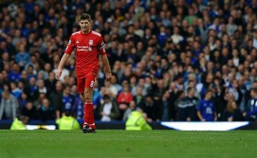 Liverpool poupar&aacute; Gerrard e Torres diante do Napoli