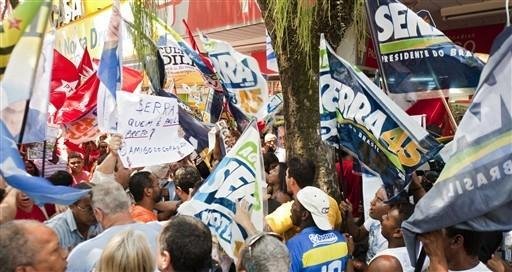 Militantes do PT e do PSDB entram em confronto no Rio