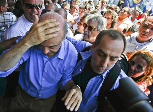Serra diz ter ficado meio grogue ap&oacute;s pancada
