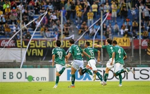 Com um a menos, Goi&aacute;s perde no Uruguai, mas avan&ccedil;a na Sul-Americana