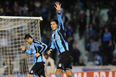 Willian Magr&atilde;o passa por artroscopia e s&oacute; volta em 2011