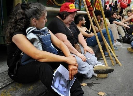 Morte de jovem em conflito sindical provoca protestos em Buenos Aires