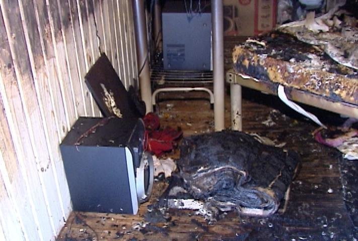 Fogo atingiu resid&ecirc;ncia na manh&atilde; deste s&aacute;bado, em Gua&iacute;ba