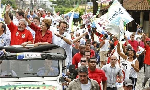 Dilma participou na manh&atilde; deste domingo de uma carreata pelas ruas de Realengo e Bangu, na zona oeste do Rio de Janeiro