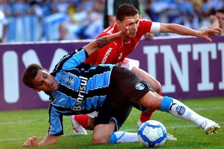 Gre-Nal torna mais dif&iacute;cil sonho de t&iacute;tulo e Libertadores