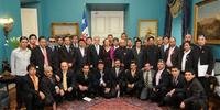 Mineiros resgatados no Chile são homenageados no palácio presidencial