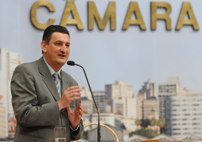 Luiz Carlos Reche recebe t&iacute;tulo de Cidad&atilde;o de Porto Alegre