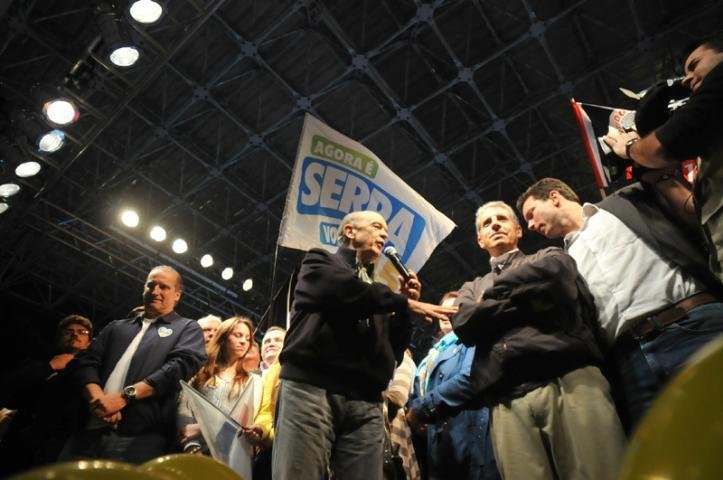 Serra tamb&eacute;m criticou a pol&iacute;tica econ&ocirc;mica adotada pelo governo federal