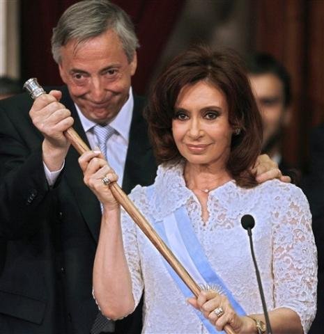 Kirchner era considerado a verdadeira for&ccedil;a pol&iacute;tica por tr&aacute;s do governo de sua esposa, Cristina Kirchner