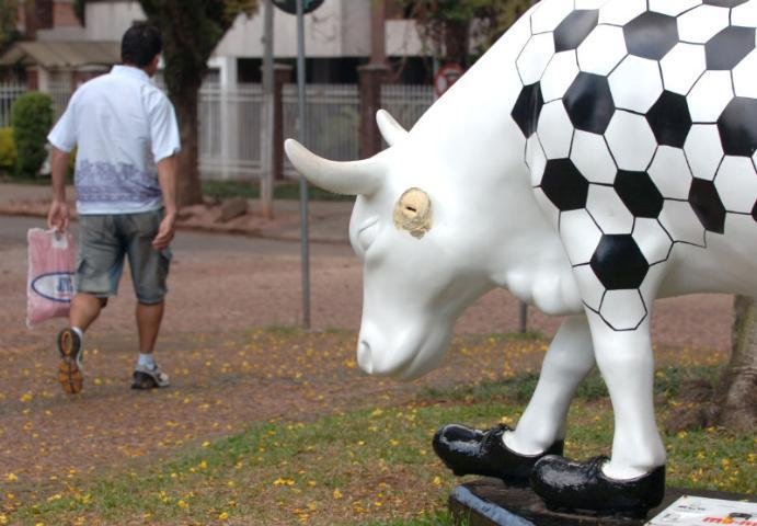 Organiza&ccedil;&atilde;o da CowParade vai repor fones de ouvido da vaca Guaibeira