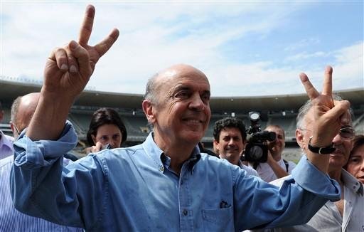 Na TV, Serra diz que minist&eacute;rios servem de cabide de emprego para aliados