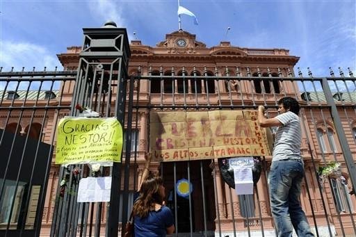 Ap&oacute;s morte de Kirchner, Cristina diz que seguir&aacute; lutando