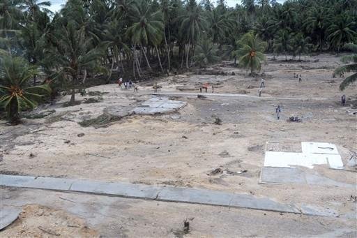 N&uacute;mero de mortos por tsunami chega a 343 na Indon&eacute;sia 