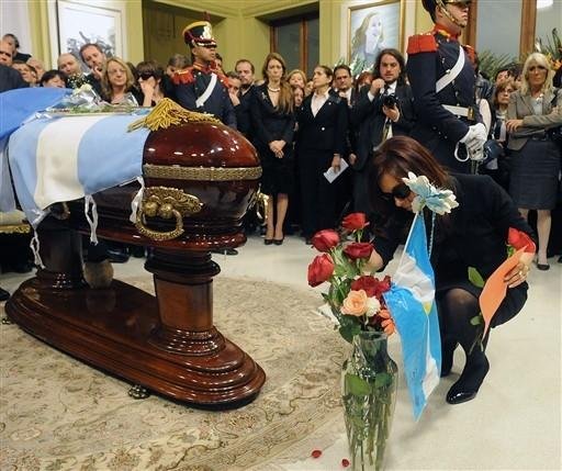 Cristina Kirchner buscar&aacute; a reelei&ccedil;&atilde;o na Argentina, diz chanceler